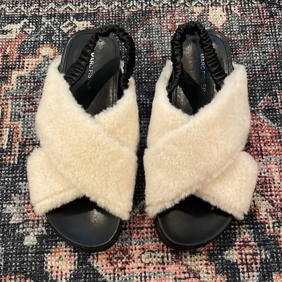 Marc Fisher Sherpa Jivin Flat Sandals - 9.5 - Picture 1 of 3